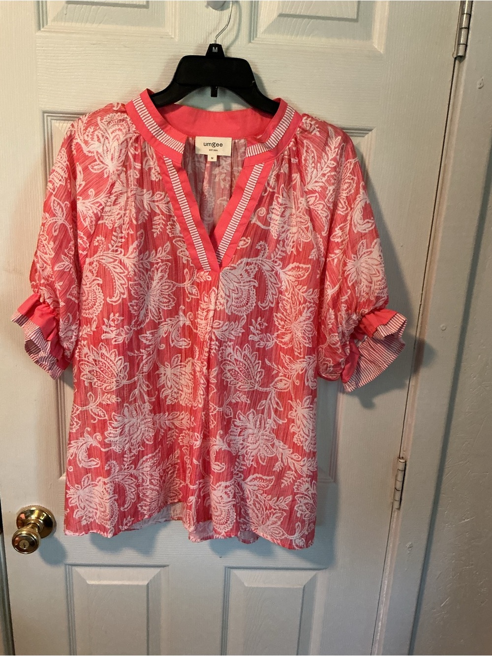 Umgee Coral & White Floral V-Slit Blouse